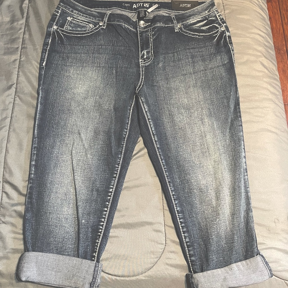 Apt 9 Capri Mid Rise Jeans